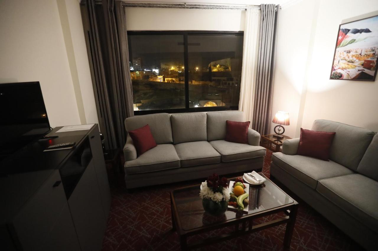 The Signature Hotel Amman Extérieur photo