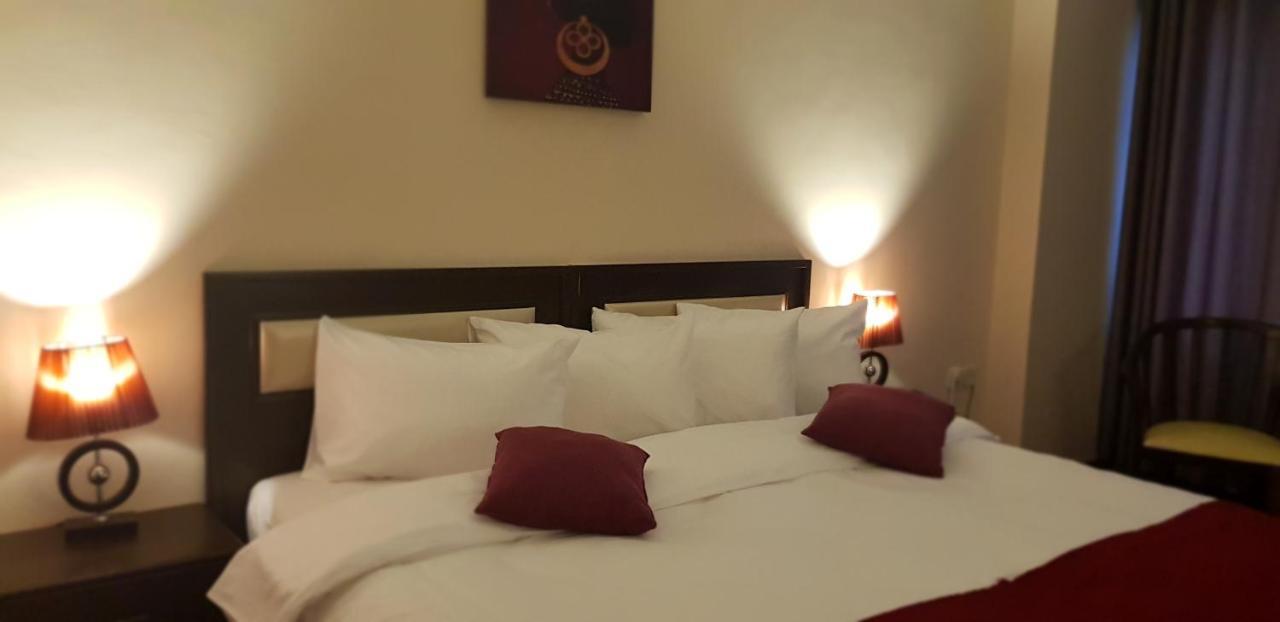 The Signature Hotel Amman Extérieur photo